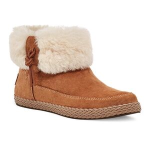 UGG Elowen Booties size 9